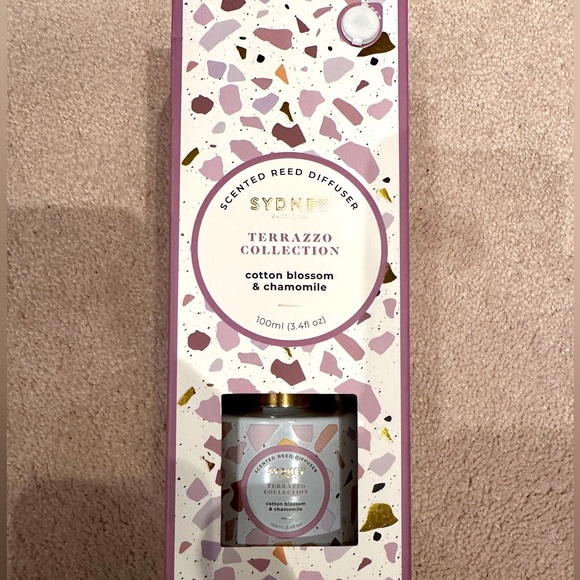 Other - 🎁 FREE GIFT WITH PURCHASE when you spend $20 or more! Scented reed diffuser